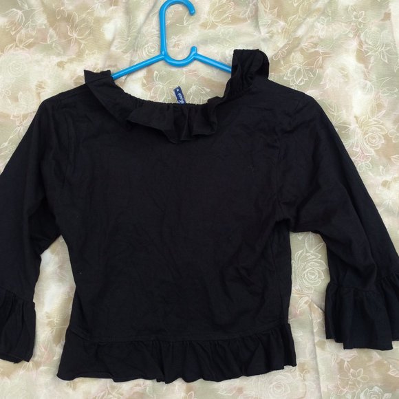 🍓 Voguish Frilly Black Shrug - Picture 5 of 7